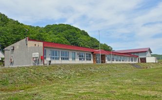 （旧）今金町立八束小学校校舎